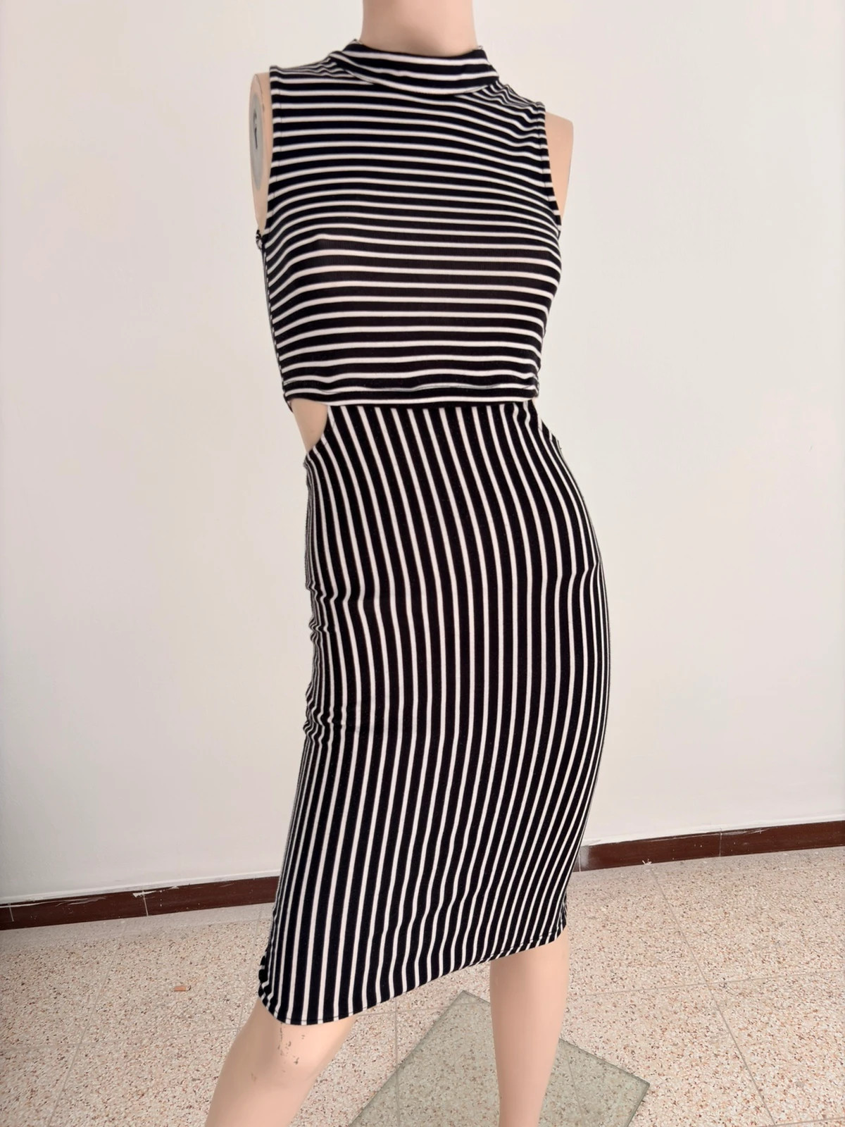 Black and White Striped Midi Dress Cut Out Side Open Back Sleeveless Summer Casual Bodycon🌺 – Vintage Dressing – taille S / 36 / 8 2