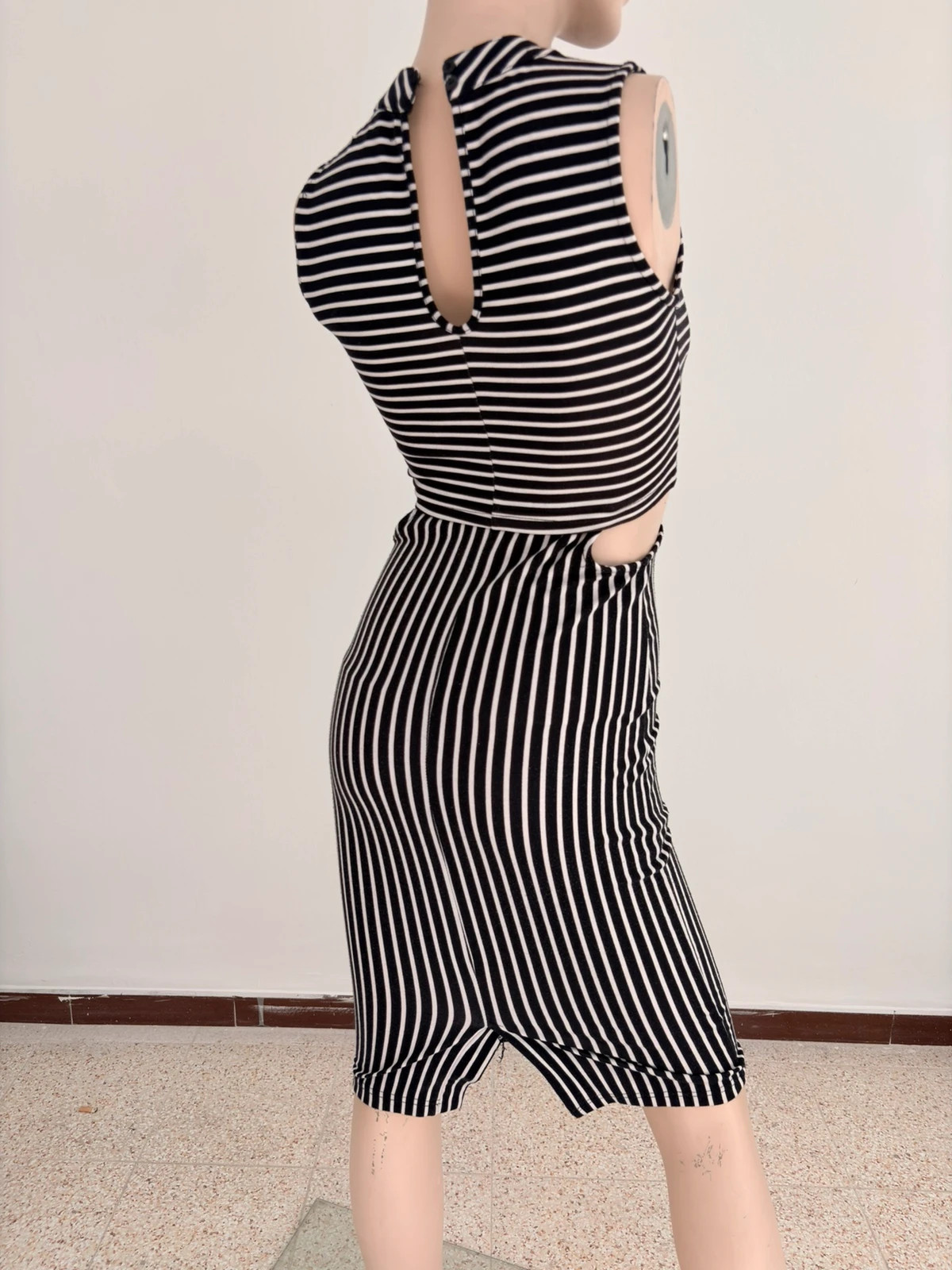 Black and White Striped Midi Dress Cut Out Side Open Back Sleeveless Summer Casual Bodycon🌺 – Vintage Dressing – taille S / 36 / 8