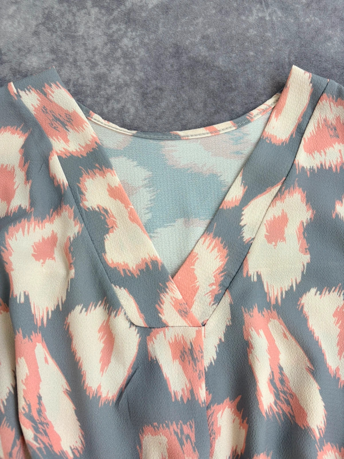 Leopard Print V Neck Blouse Loose Fit Casual Tunic Top Long Sleeve Grey Pink Lightweight Shirt🌺 – Vintage Dressing – taille Taille unique 4