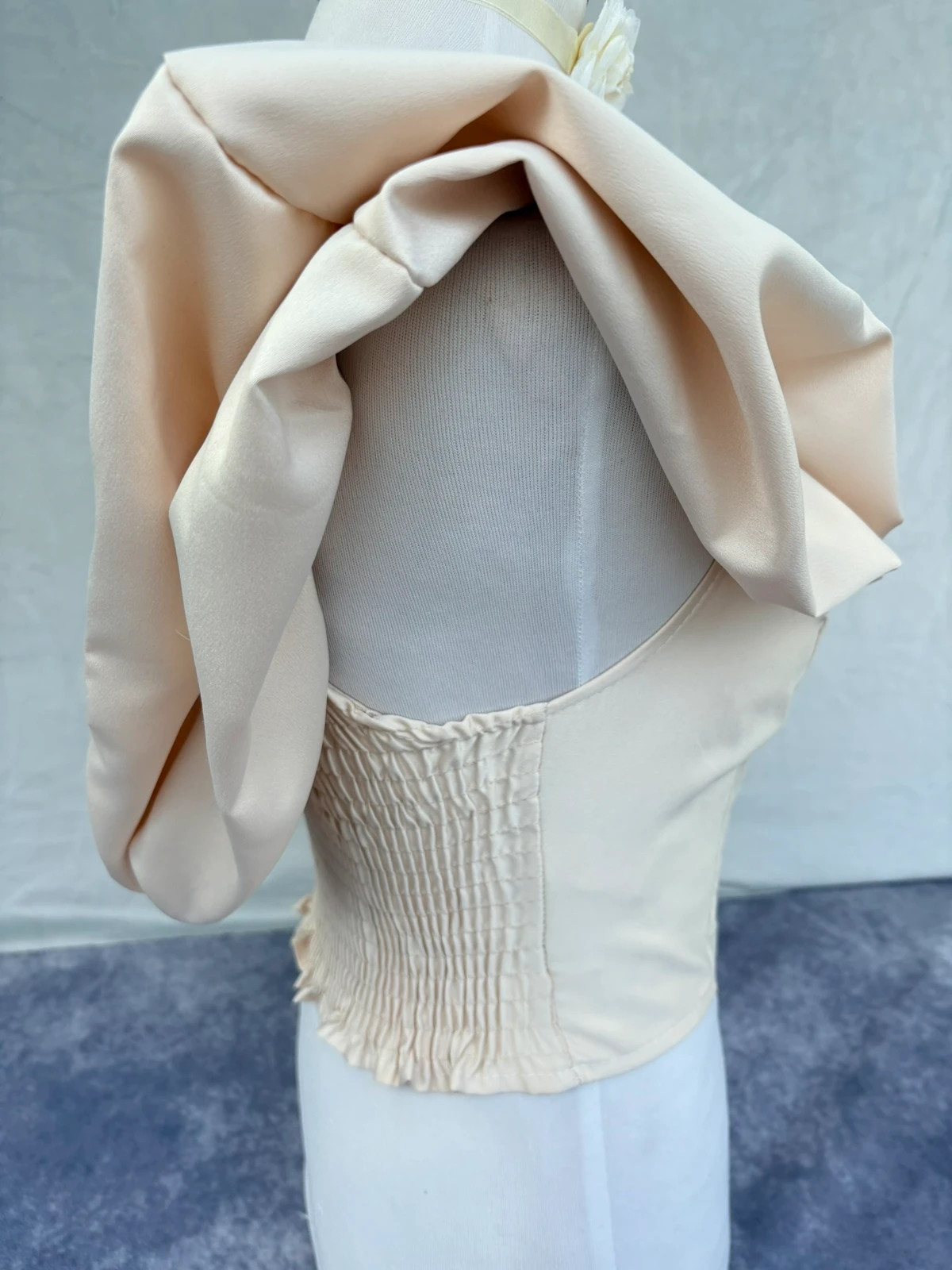 Elegant Beige Off Shoulder Ruffled Corset Top Chic Satin Blouse Party Wedding Occasion🌺 – Vintage Dressing – taille M / 38 / 10 3