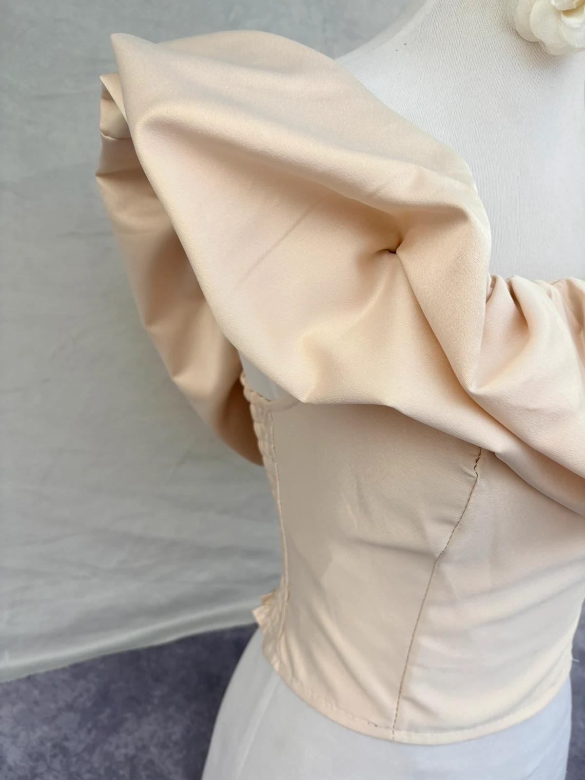 Elegant Beige Off Shoulder Ruffled Corset Top Chic Satin Blouse Party Wedding Occasion🌺 – Vintage Dressing – taille M / 38 / 10 2