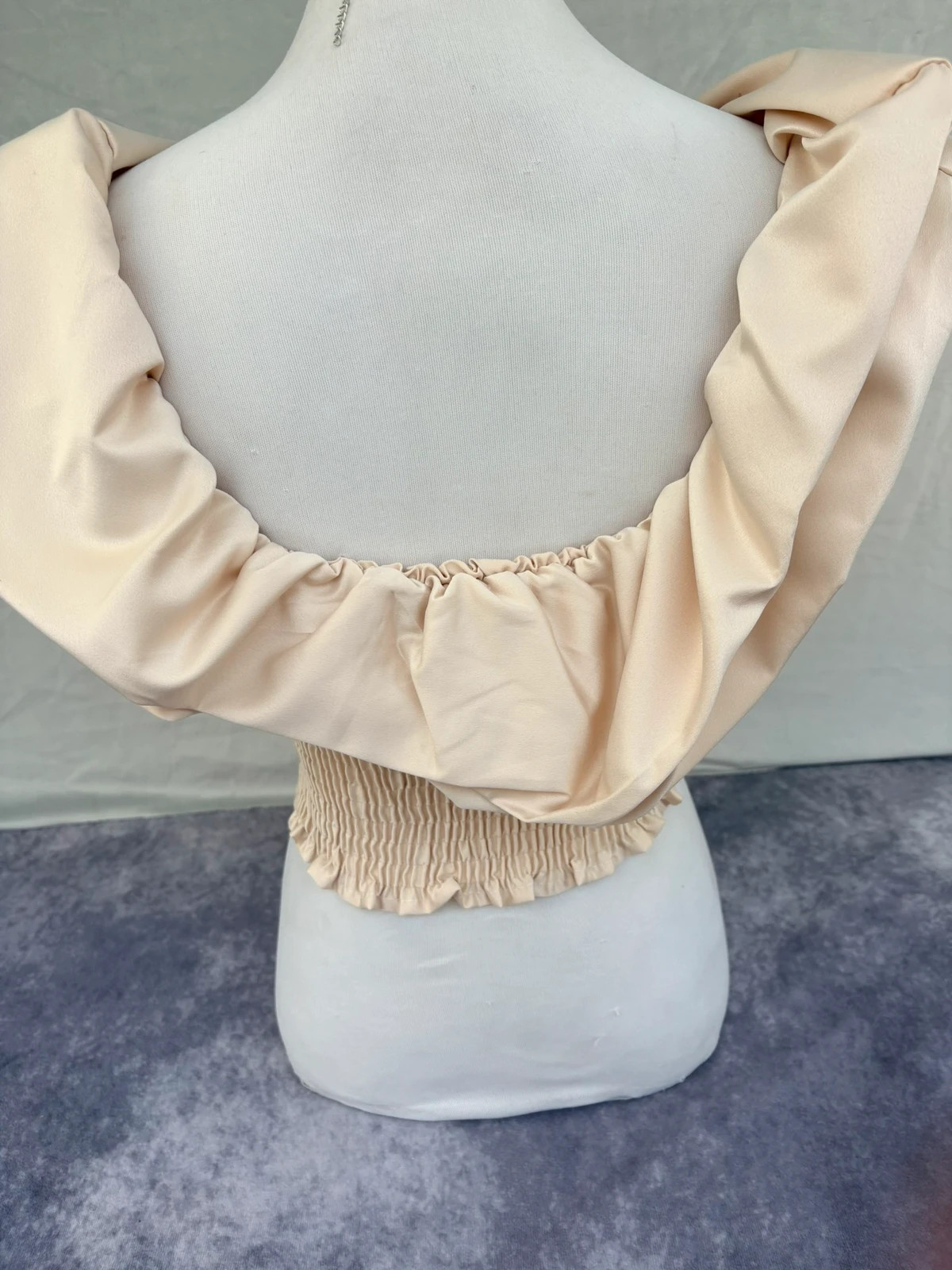 Elegant Beige Off Shoulder Ruffled Corset Top Chic Satin Blouse Party Wedding Occasion🌺 – Vintage Dressing – taille M / 38 / 10 4