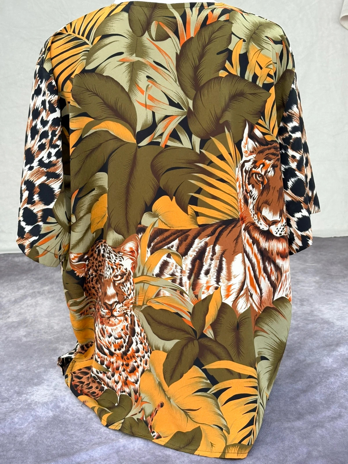 Vintage leopard print button up short sleeve shirt tropical leaf back casual oversized top🌺 – Vintage Dressing – taille Taille unique 5