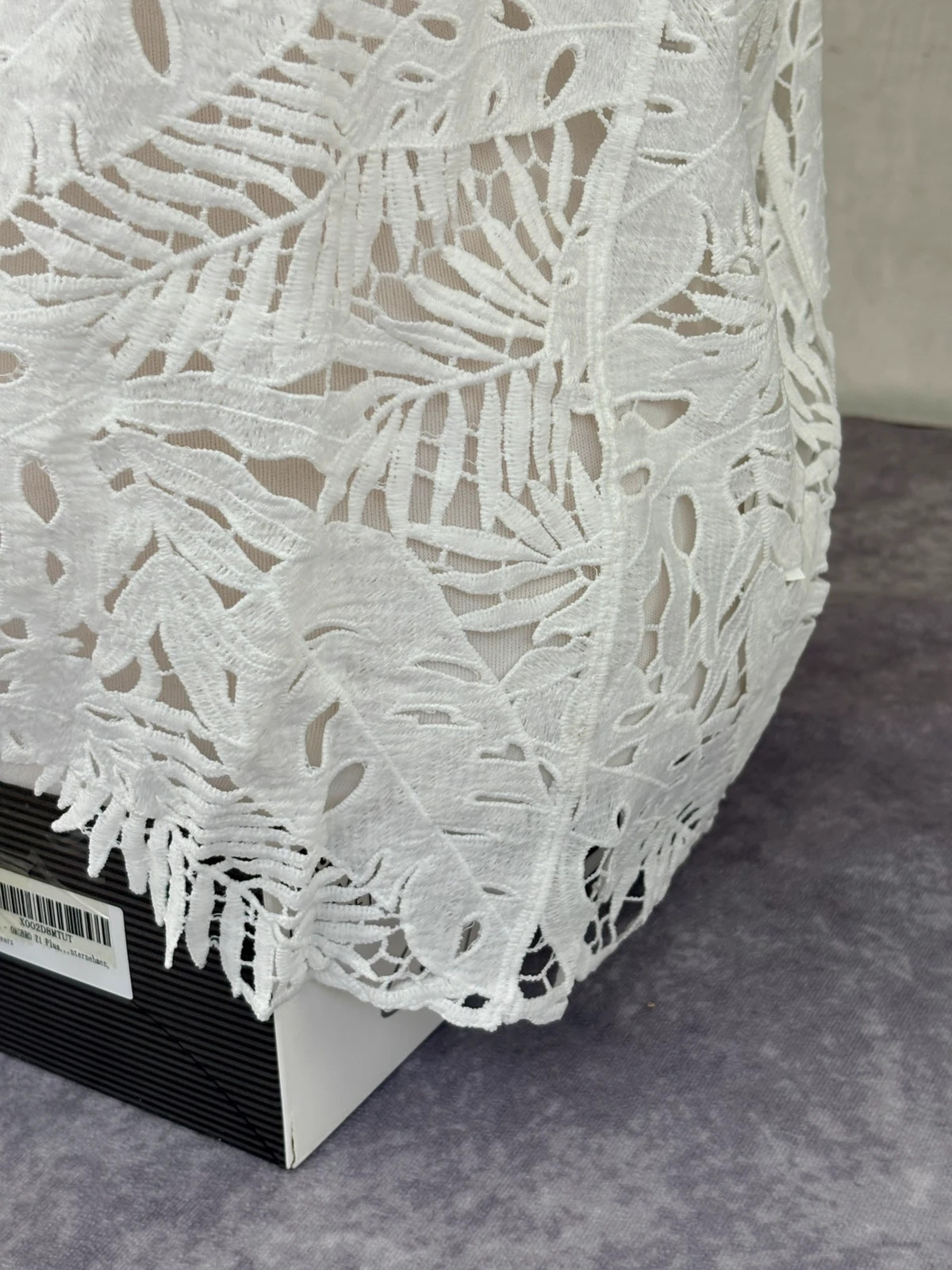 White lace cutout tropical leaf crochet sleeveless top elegant summer blouse beach cover up TU🌺 – Vintage Dressing – taille Taille unique 3