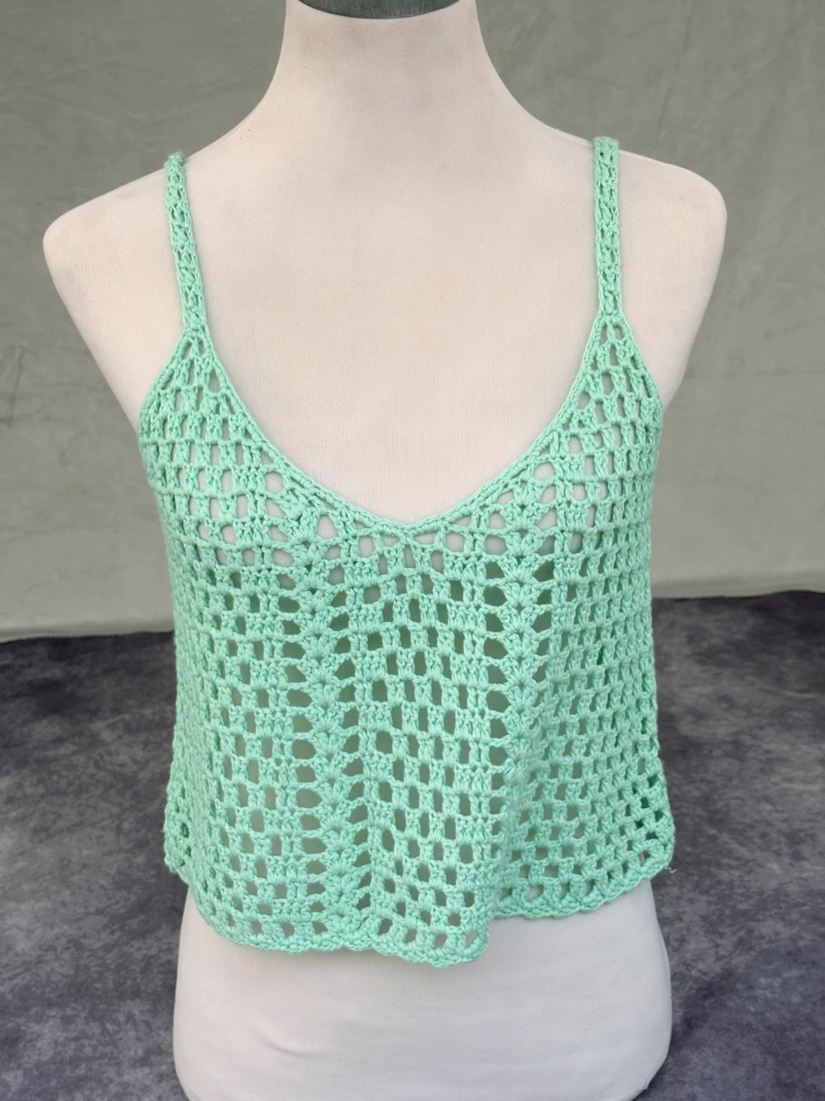 Vintage Mint Green Crochet Knit Summer Camisole Crop Top Open Stitch Strappy Boho Festival Vest🌺 – Vintage Dressing – taille Taille unique