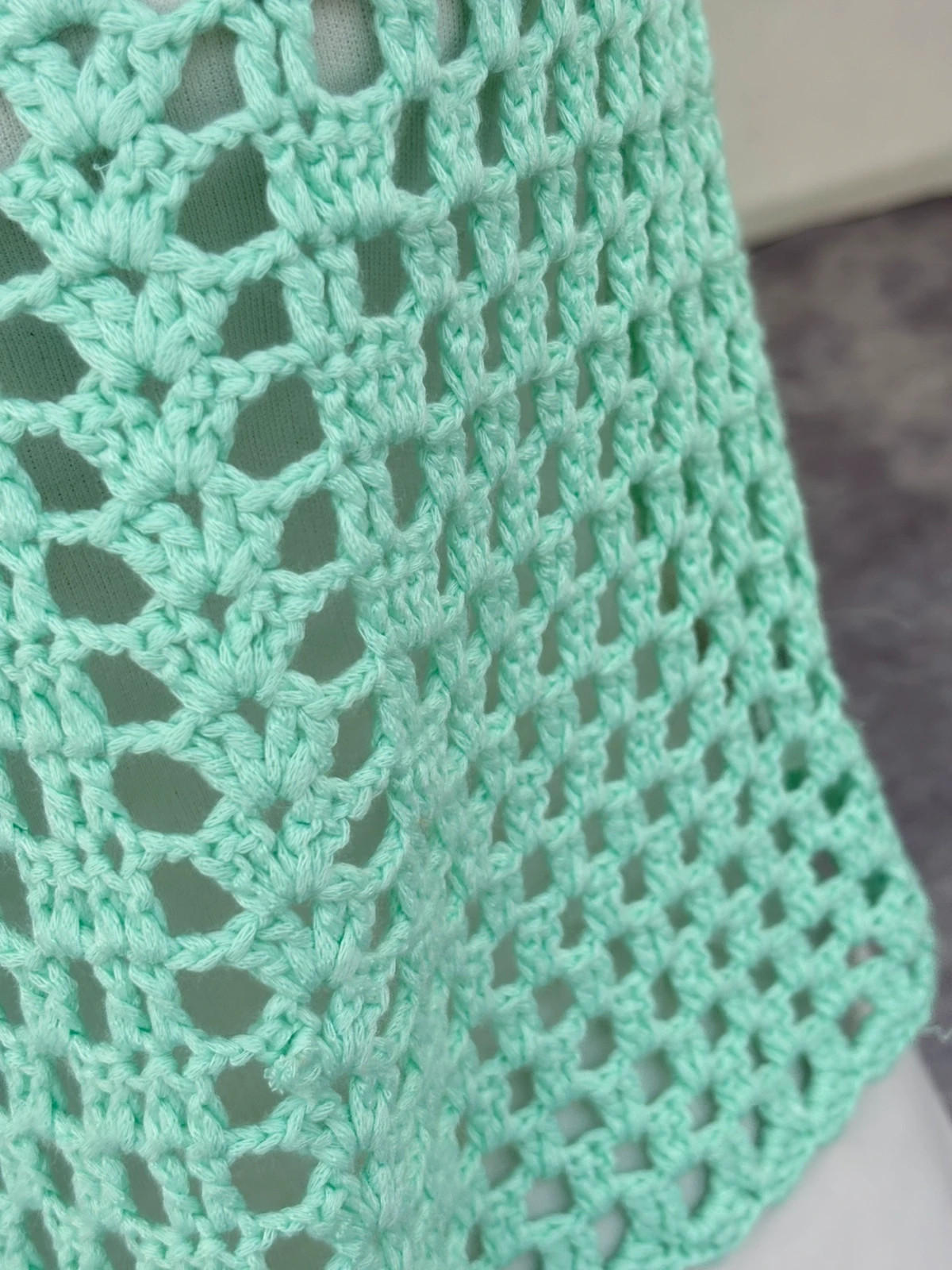 Vintage Mint Green Crochet Knit Summer Camisole Crop Top Open Stitch Strappy Boho Festival Vest🌺 – Vintage Dressing – taille Taille unique 4