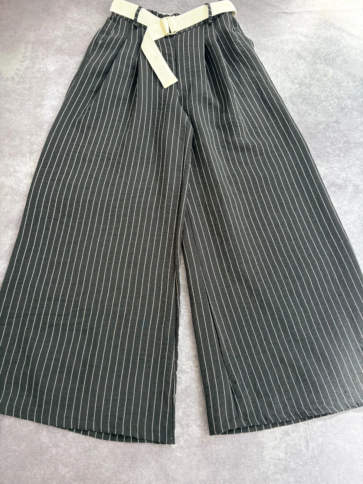 Black and White Striped Wide Leg Palazzo Pants with Cream Belt Elegant One Size Fits All Design🌺 – Vintage Dressing – taille Taille unique