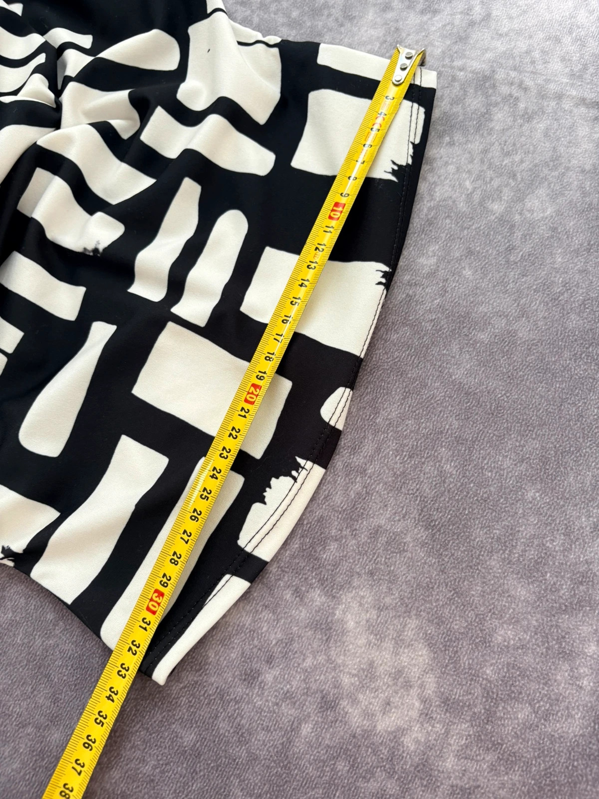 Black and White Geometric Pattern Drape Neck Blouse Short Sleeve Elegant Party Top for Women🌺 – Vintage Dressing – taille Taille unique 4