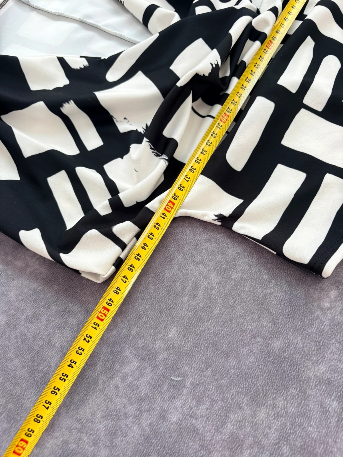 Black and White Geometric Pattern Drape Neck Blouse Short Sleeve Elegant Party Top for Women🌺 – Vintage Dressing – taille Taille unique 5