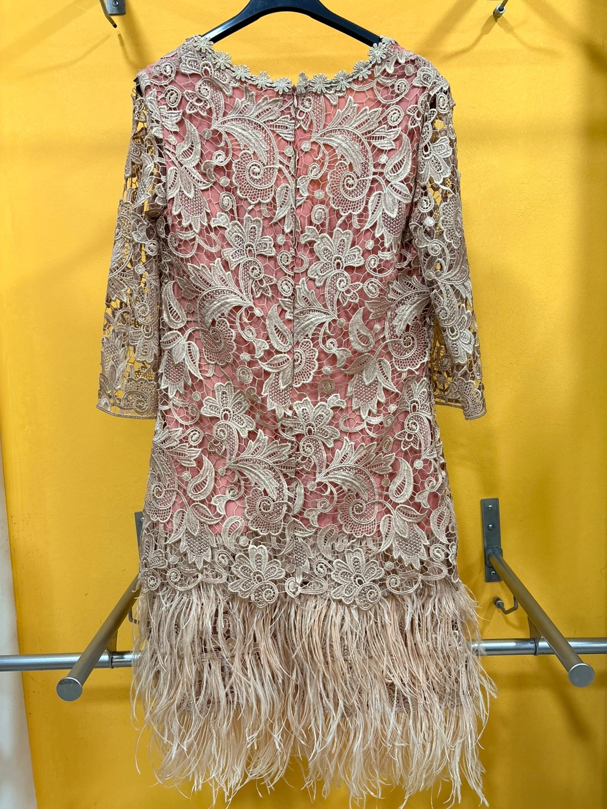 Vestido con plumas de marabu 🌺🌺 – Valeria Derbais – taille S / 36 / 8 5