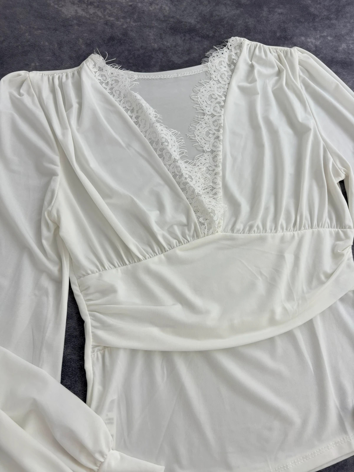 Elegant White Long Sleeve Blouse with Eyelash Lace V Neck and Ruched Waist Festive Top🌺 – Vintage Dressing – taille Taille unique 4