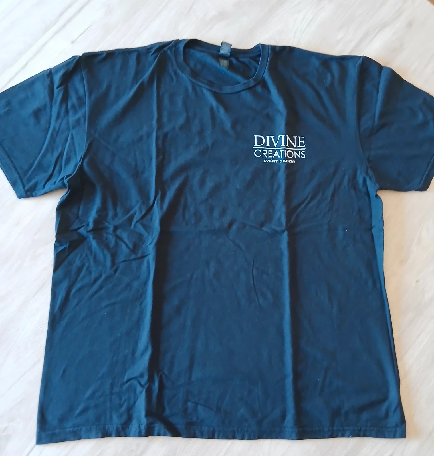 T-Shirt Taille XL Divine Creation Event Decor avec logo au dos