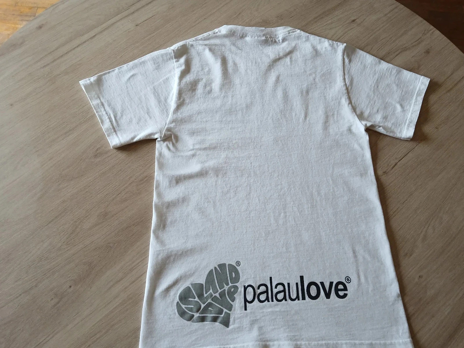 T-shirt avec motif d'une raie Palau "Love One Love" – Port & Company – taille XS 2