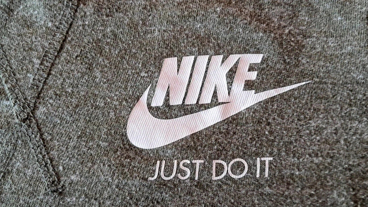 Sweat Nike vert kaki logo Just Do It taille S – Nike Sportswear – taille S / 36 / 8 4