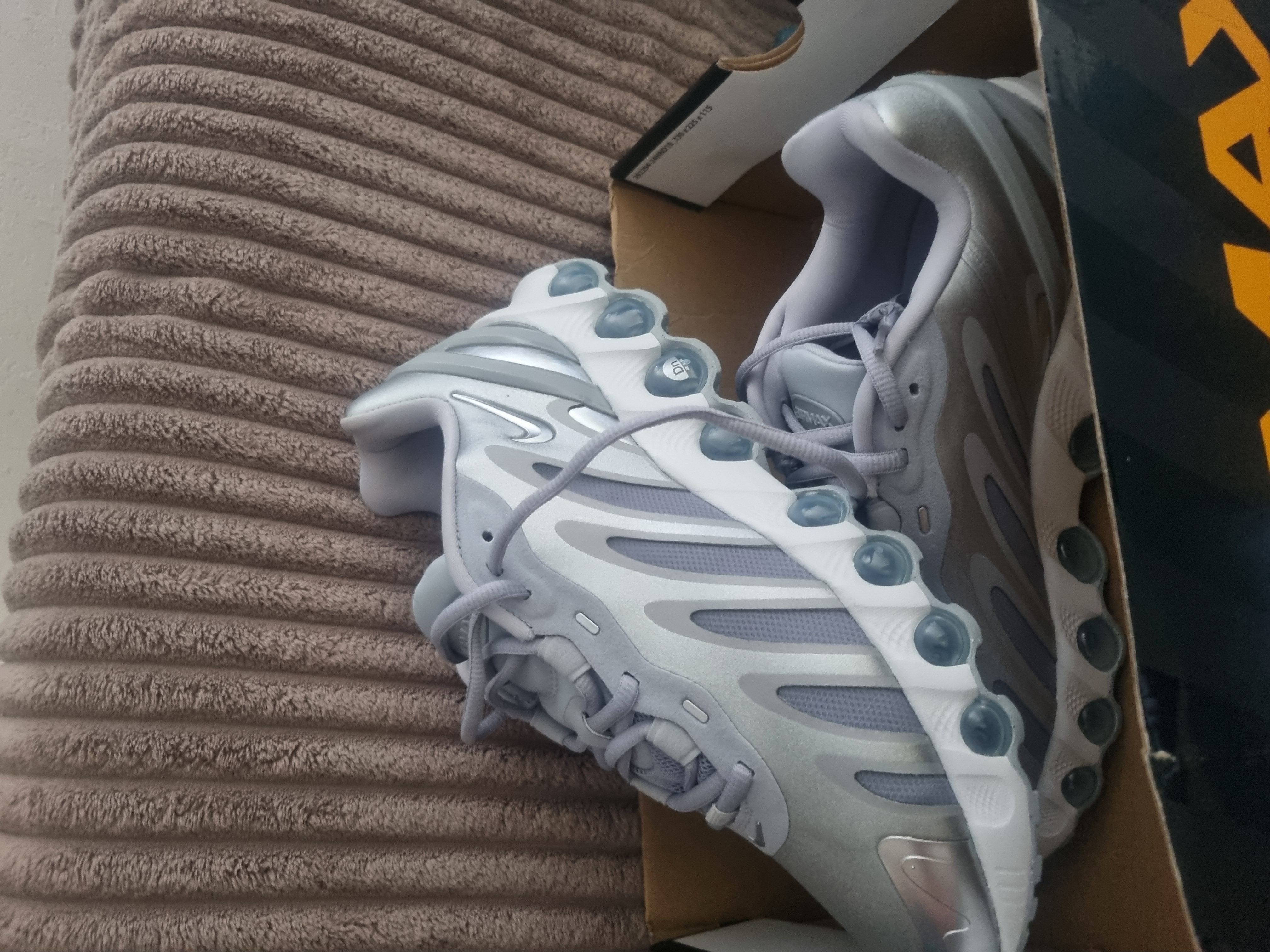 Nike Dn8 metall
