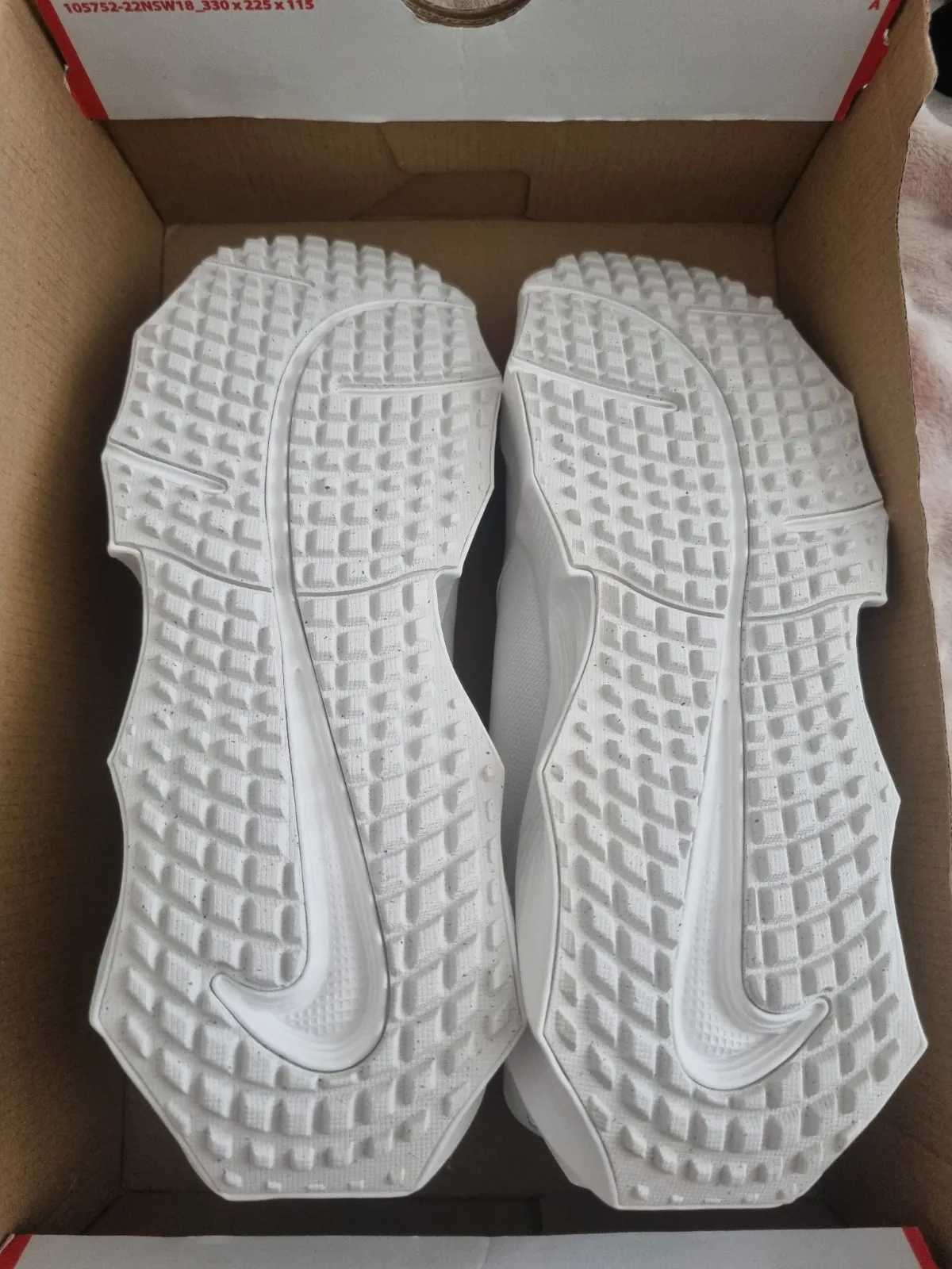 Nike Aura Edge full white  – Nike – taille EU 41 4
