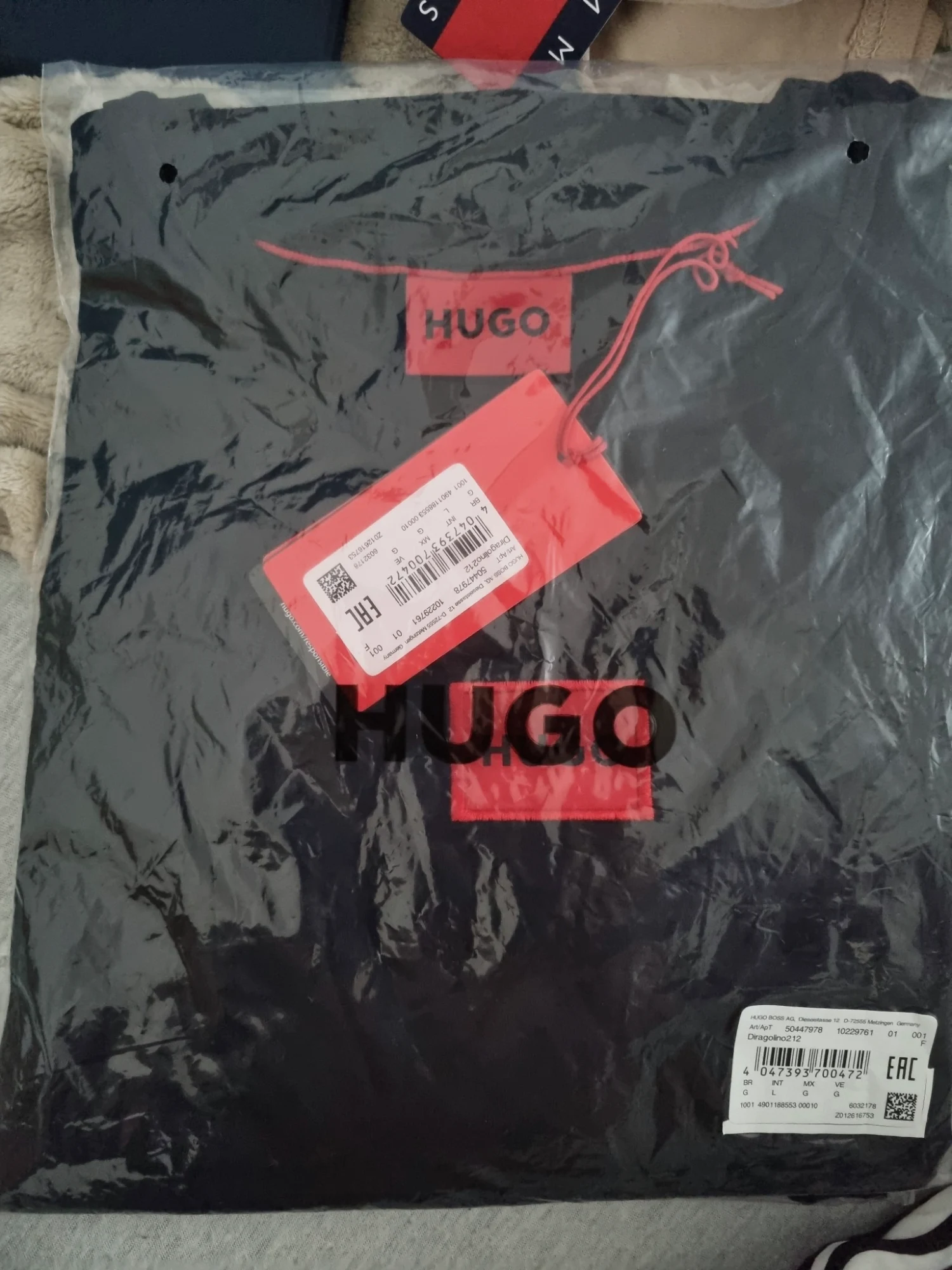 Tee-shirt shirt hugo