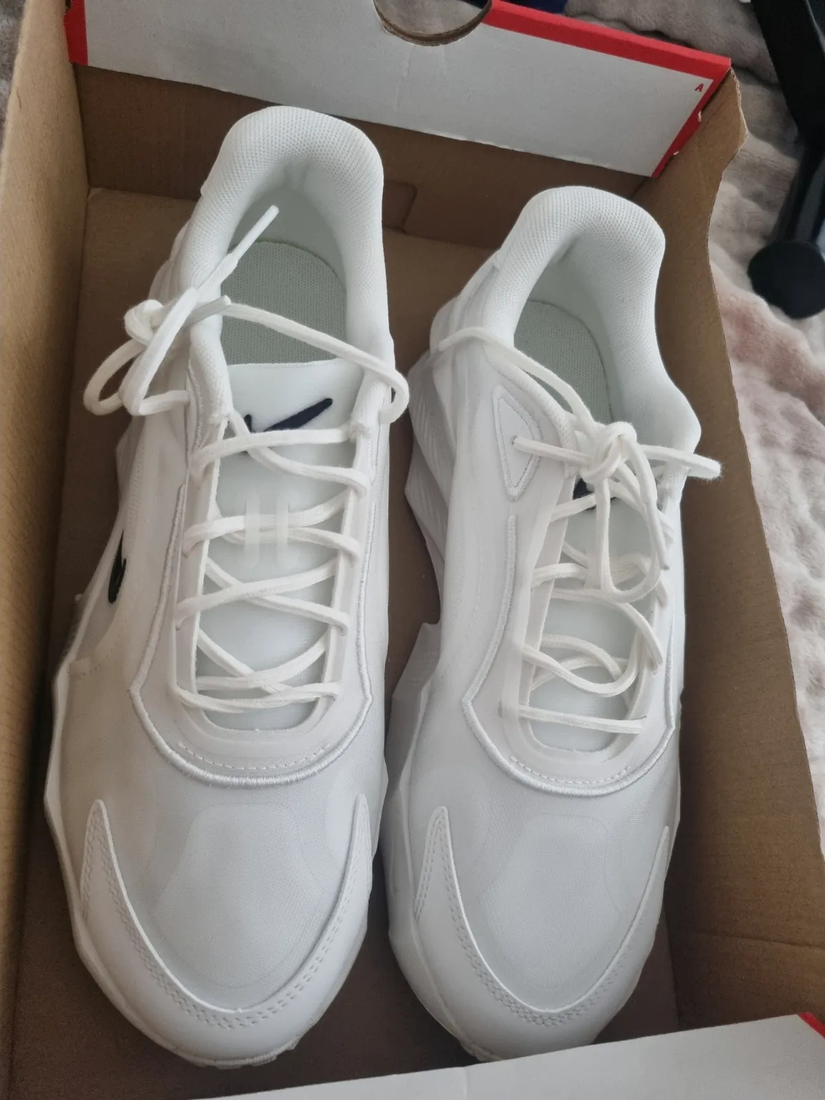 Nike Aura Edge full white  – Nike – taille EU 41 2